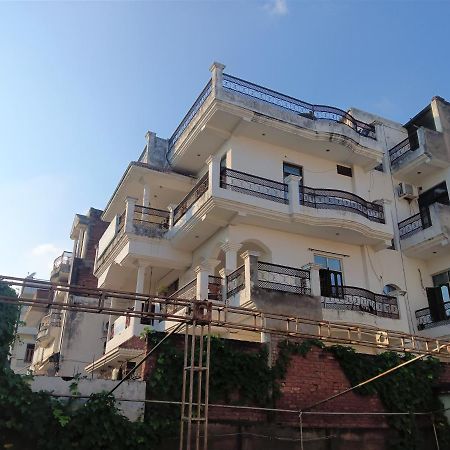 Varuna Palace-Fully Vaccinated Staff Benares Buitenkant foto